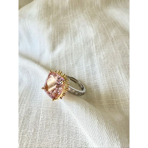 Gorgeous super light pink sparkly cubic zirconia elongated cushion cut adjustabl - Picture 7 of 12